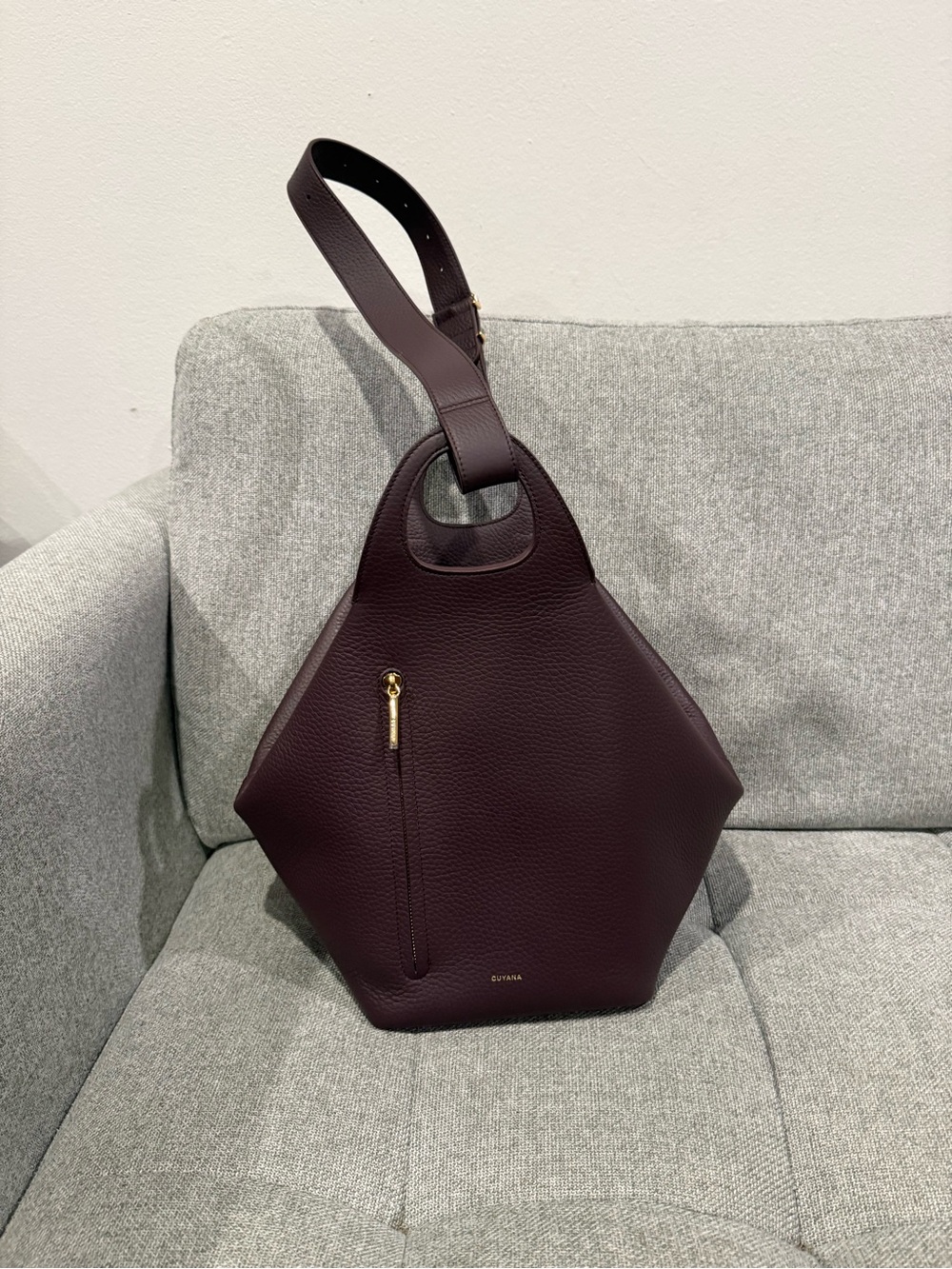 Cuyana Pebbled Leather Oversized Paloma bag in Plum